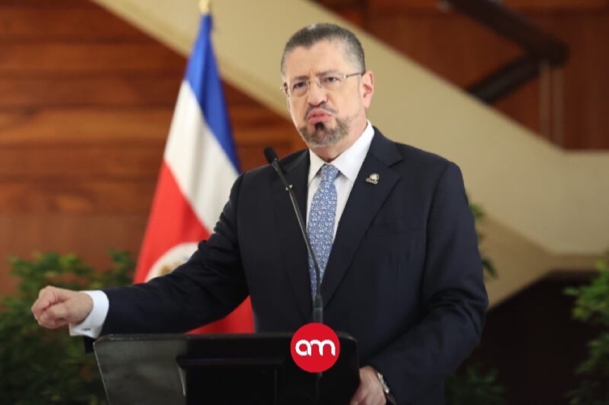 “Tenemos que obedecerla, pero respetarla no”: Chaves arremete contra fallo de la Sala IV sobre frecuencias de radio y TV