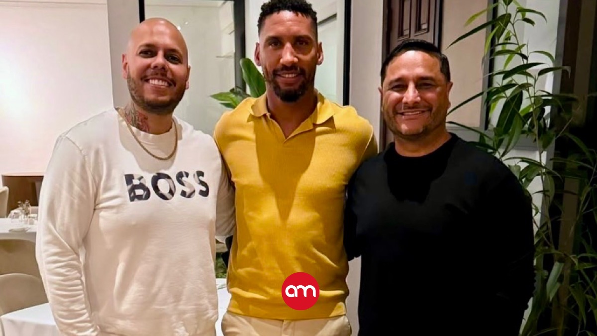 Marcel Hernández junto a los hermanos José (derecha) y Ricardo Ortiz.