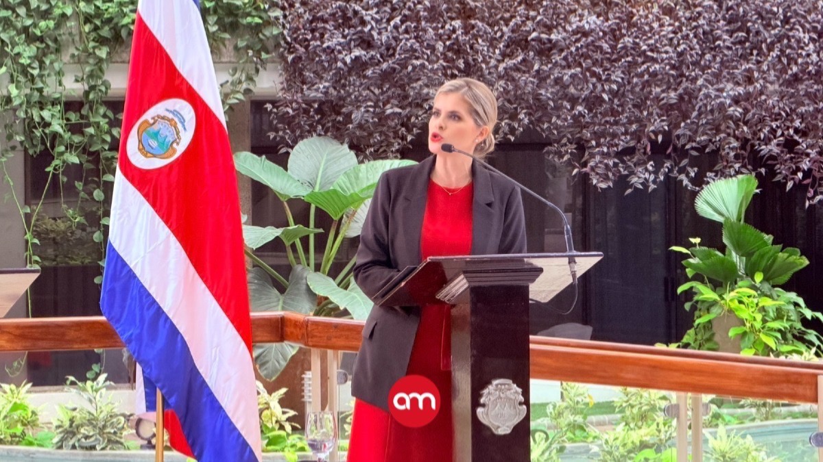Laura Fernández despide al canciller Manuel Tovar por asistir a reunión con Trump y dejarla sin campo