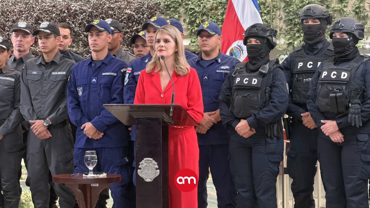 Laura Fernández.