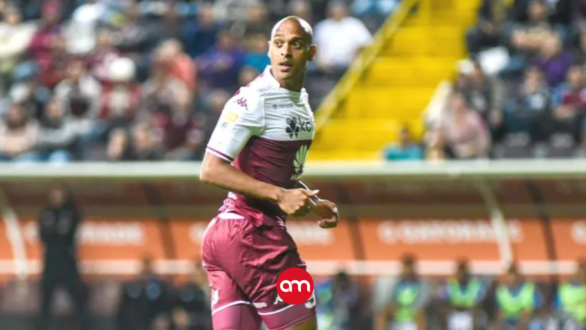 Doloroso video muestra al exjugador de Saprissa atrapado bajo los escombros tras caída de muro